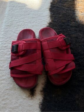 Draco Red Slides with Adjustable Straps Size 6.5
